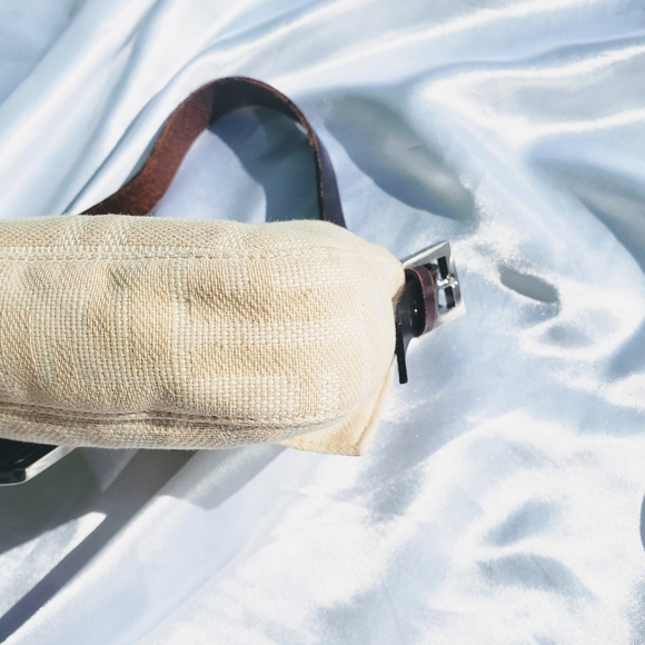 🍦SOLD FENDI ZUCCA BAGUETTE IN BEIGE🍦 - Picture 5 of 13